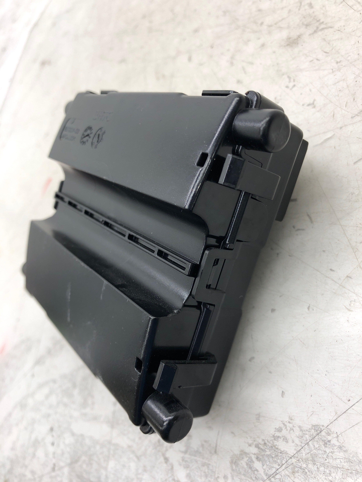 2019-2023 ASTON MARTIN VANTAGE HVAC CLIMATE CONTROL MODULE 0009007126 OEM
