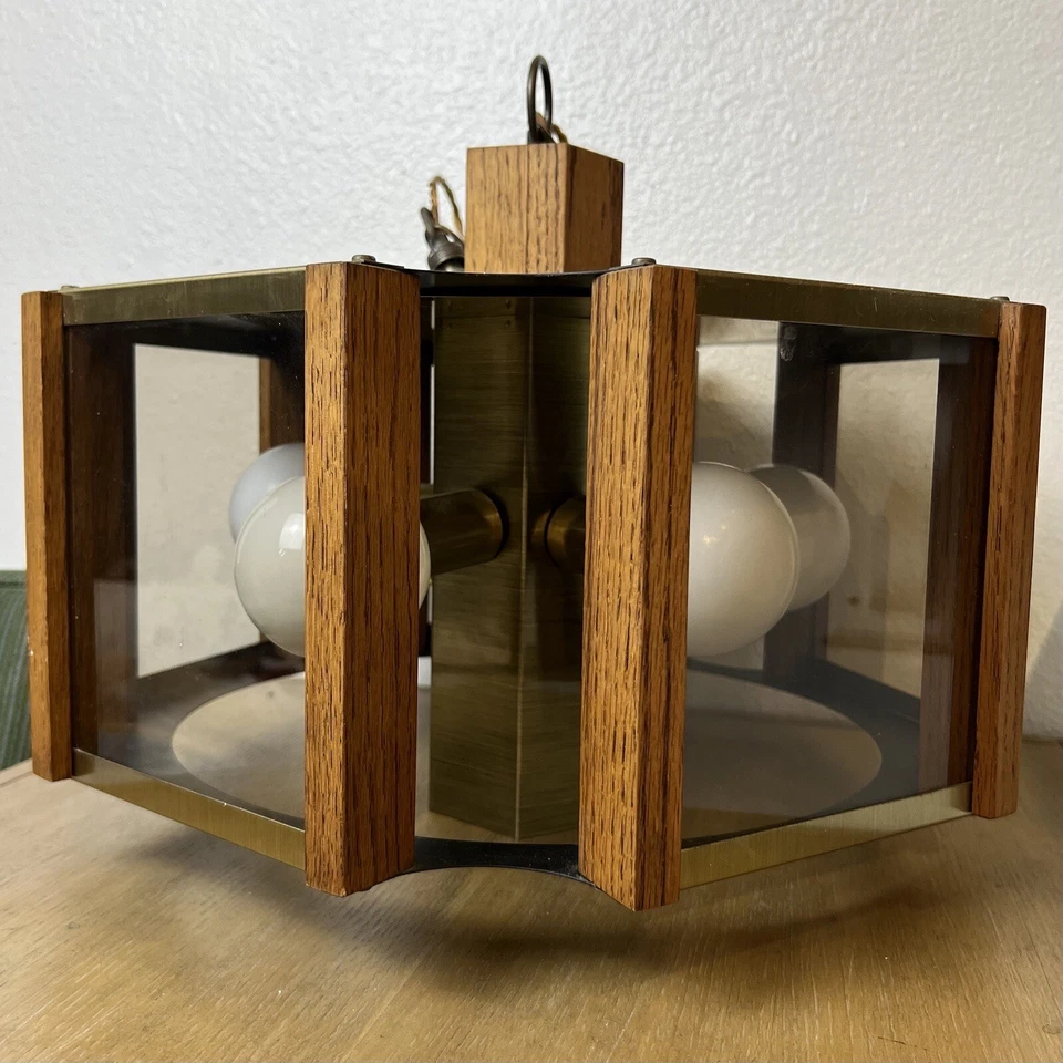 Lámpara de techo moderna Fredrick Ramond de mediados de siglo de latón y madera y vidrio Foto 3 de 4