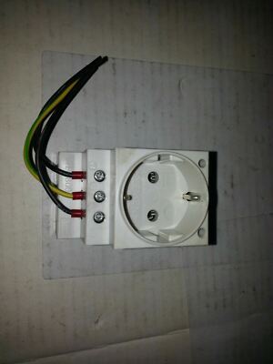 Siemens 5TE6800 Schuko Socket Outlet DIN Rail Mount 230VAC 16A Industrial Panel