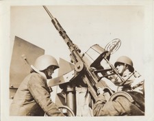 1942 PHOTO OF WWII GUNNERS W/ MASSIVE WEAPON ON WARSHIP