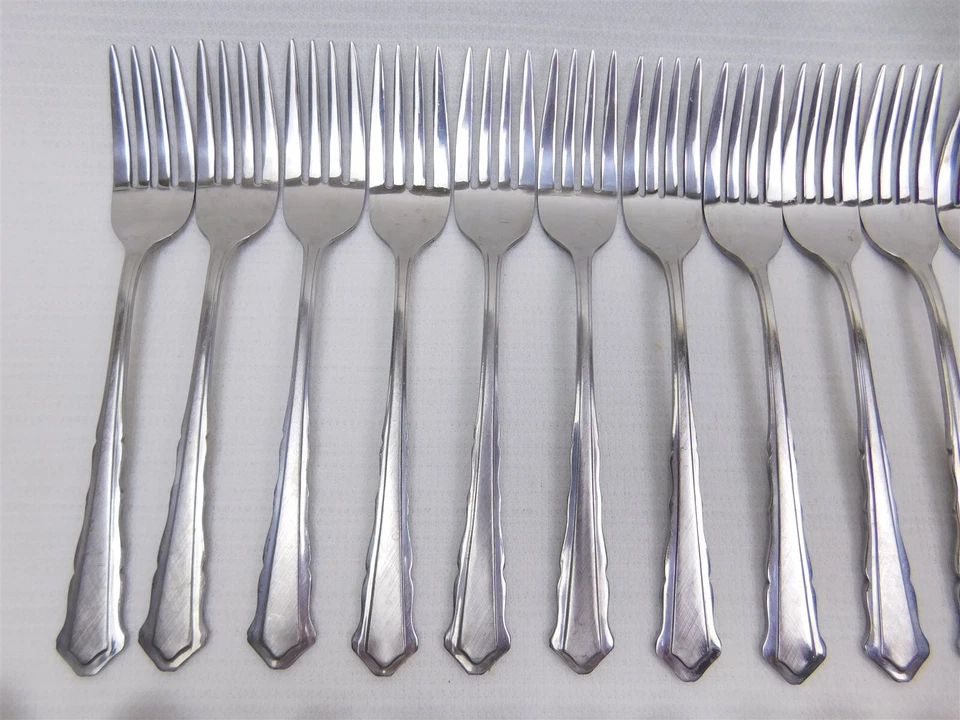 International COLONIAL MANOR 32 Pc Forks Spoons + 3 Serving Pieces Silverplate - Image 2 of 4
