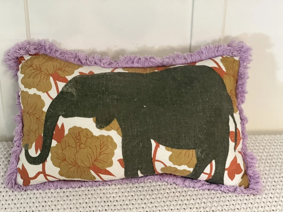 Almohada Thomas Paul cosida a mano  Foto 2 de 2