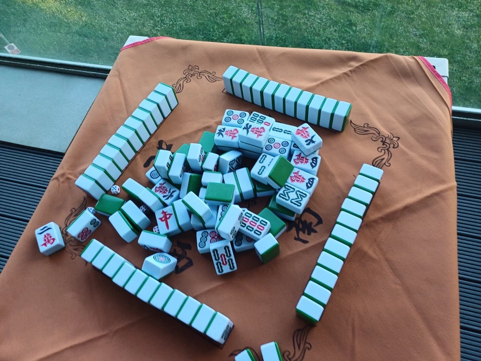 42mm Chinese Mahjong Game Set Professional 144  Tiles English Characters Game - Image 3 of 4