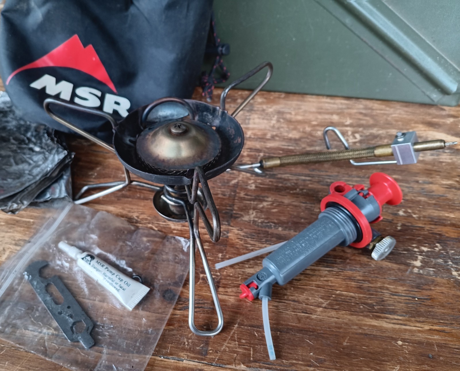 MSR Whisperlite Camp Stove ~ Pump, Windshield & Bag ~ Mounta