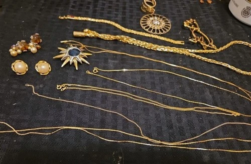 Estate  Vintage and  Costume Gold Tone Jewelry Lot Mixed Materials...