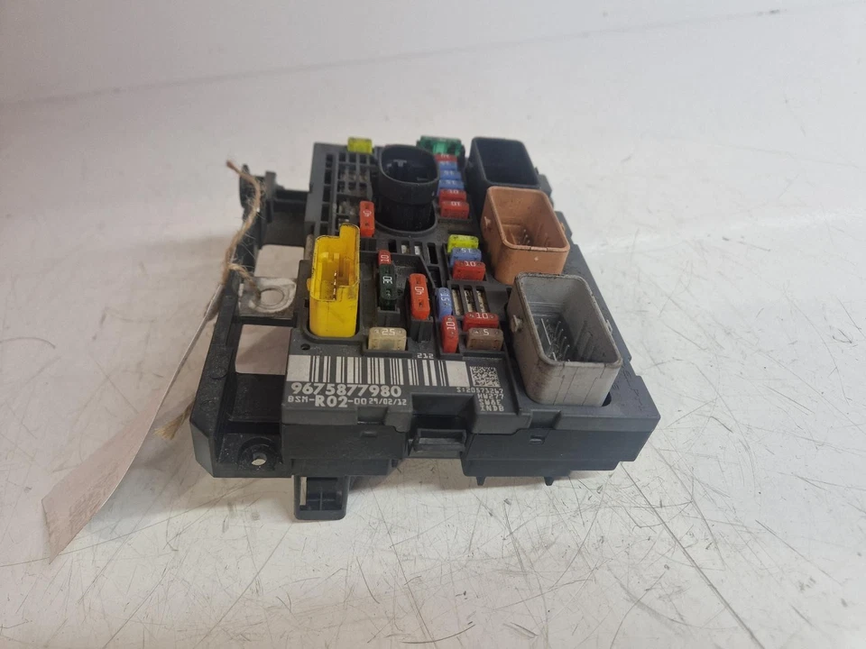 PEUGEOT 3008 MK1 2012 FUSE BOX ENGINE BAY 1.6L DIESEL DV6C 9HR 9807028580 - Image 4 of 4
