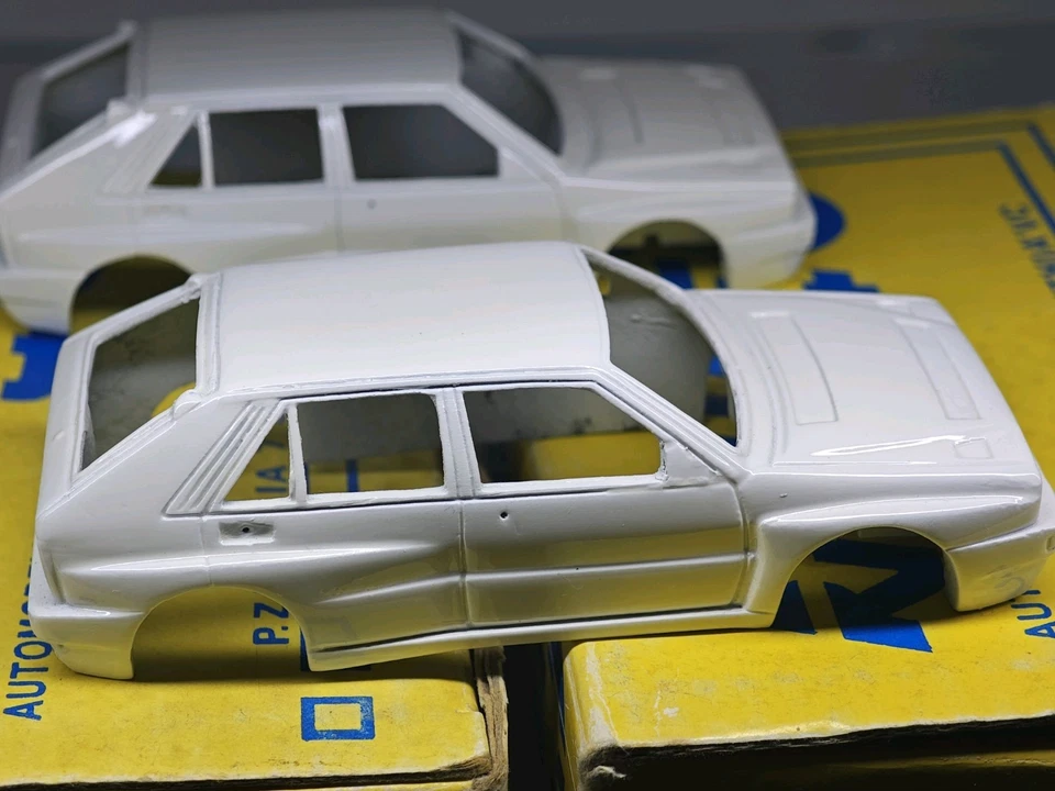 2 LANCIA DELTA HF INTEGRALE MARTINI 5 E 6 STRADALI KIT DA MONTARE RACING43 1/43 - Immagine 4 di 4