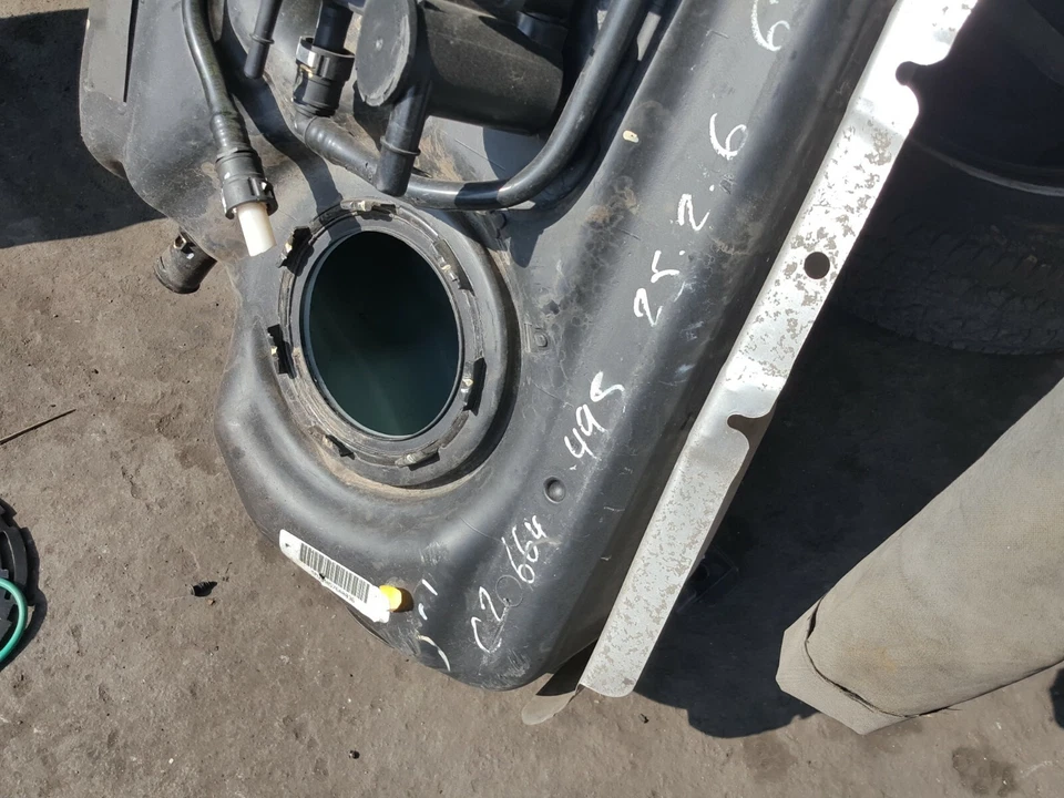 Tanque de combustible compatible con 06 07 08 09 10 Pontiac Solstice 07 08 09 10 Saturn Sky sin bomba Foto 4 de 4