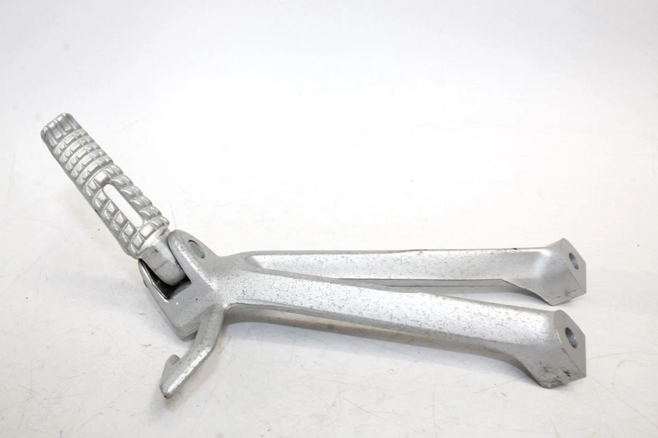 Suzuki GSXR600 2006 clavija trasera izquierda pasajero OEM Foto 2 de 4