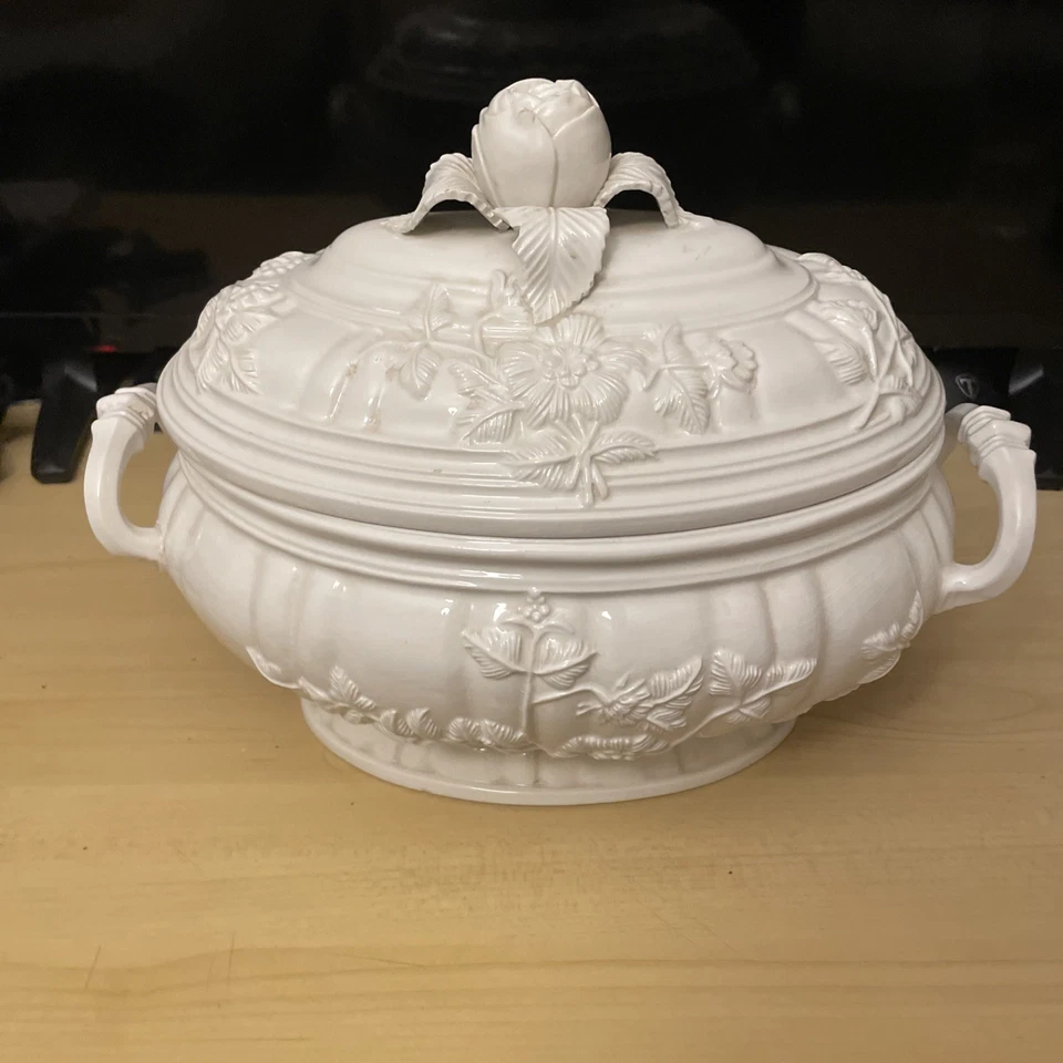 Sopa floral vintage Mottahedeh hecha en Italia porcelana bisque rosa blanca Foto 4 de 4