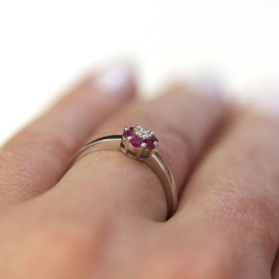 14K Weiß Vergoldeter Natürlicher Roter Rubin Und Diamant Cluster Blumenring V817 - Bild 4 von 4