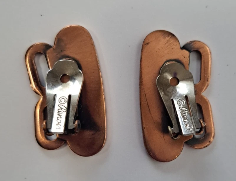 Pendientes de clip modernos de mediados de siglo vintage de cobre marcado Renoir Foto 2 de 3