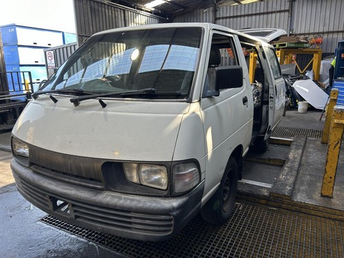 Toyota Townace Right Inner Park Light YR39 04/1992-12/1996 - Picture 5 of 8