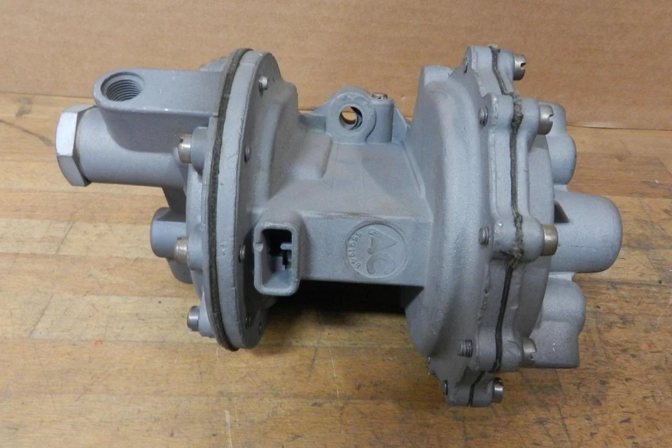 1951-56 Nash Ambassador Divco 3.8L 4.2L 6-Cyl rebuilt dual action fuel pump 9799 - Image 4 of 4