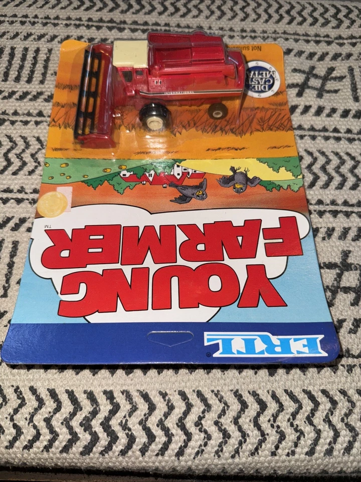 1/80 International Harvester 1400 Series Combine W/ Grain Head Young Farmer B24 - Image 4 of 4