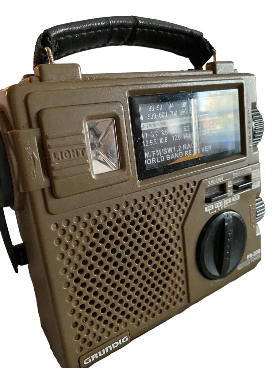 Radio Dynamo Manuelle AM/FM Avec Lampe Torche - Portable Avec étui Occasion