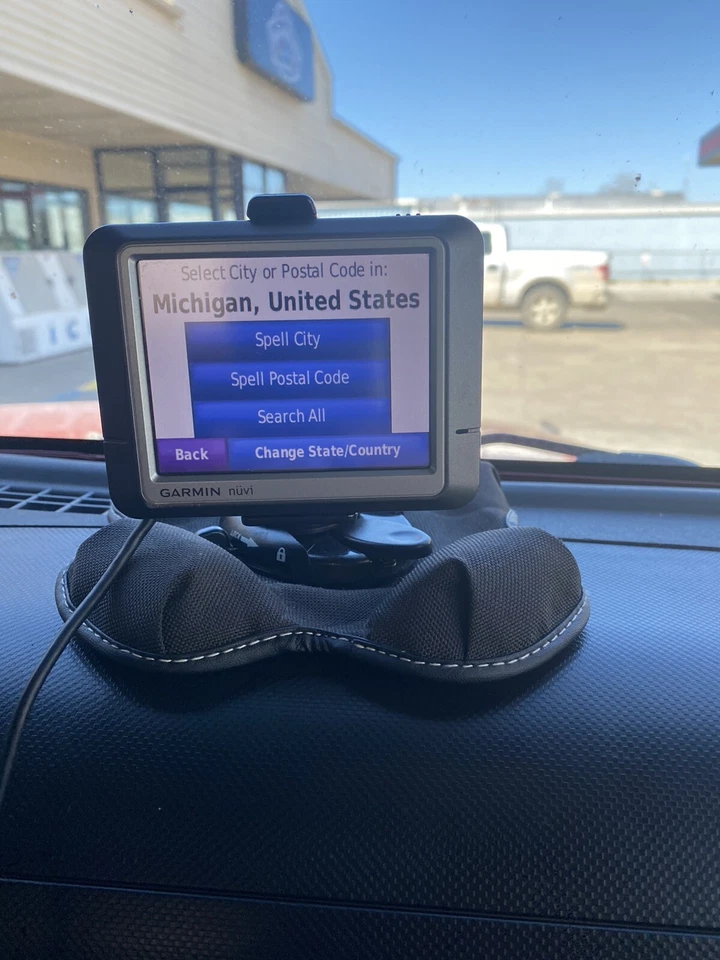 Garmin nuvi 260 Automotive Mountable With Stand US/CAN 310 Works Great! - Image 3 of 4