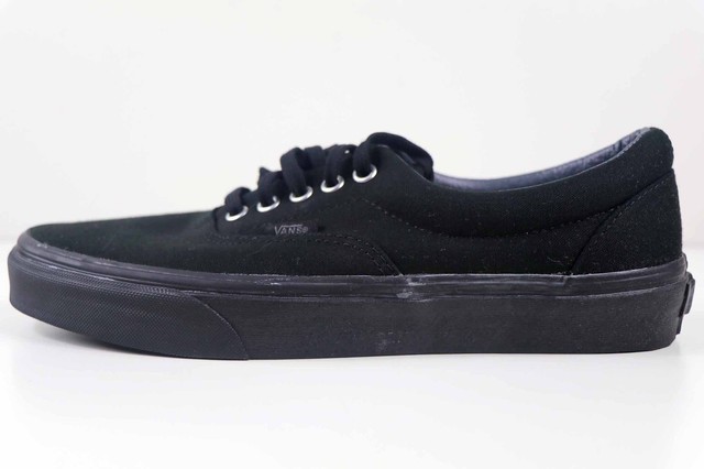 vans era triple black