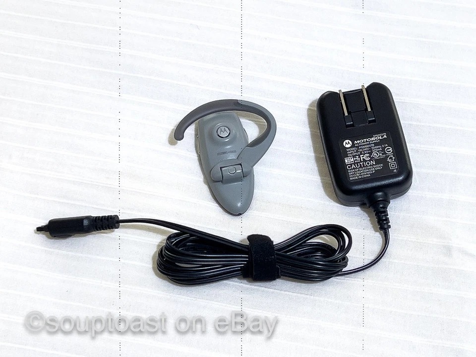 OLD SCHOOL COOL Motorola HS820 Bluetooth Earpiece with Motorola Charger TESTED - Image 2 of 3