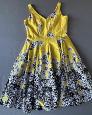Nine West Dress Size 4 Yellow Sunshine Floral V-Neck Fit & Flare Pleat