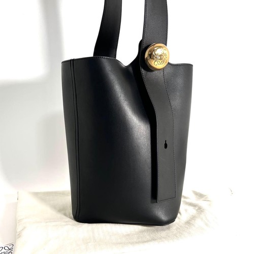 Loewe Pebble Bucket Bag Medium Shoulder Bag, Black