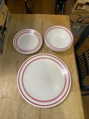 Corelle Lot of 10 CLASSIC CAFE RED 2 Dinner, 4 B&B, 4 Bowls 3 Red Rings