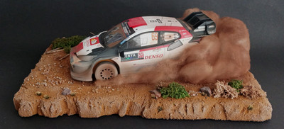 Toyota GR Yaris Kenya/Kenia Rally 1 WRC 2023 Rovanpera Halttunen Diorama 1:18
