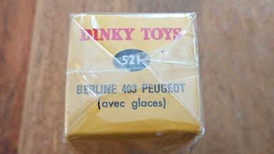 OPO 10 - Voiture Dinky Toys DeAgostini Compatible avec Peugeot 403 berline Couleur Bleu Clair - 521