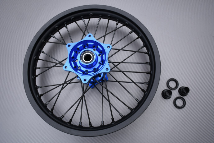 Jante arrière enduro bleue pour rouler en forêt avec KTM EXC 525 Racing