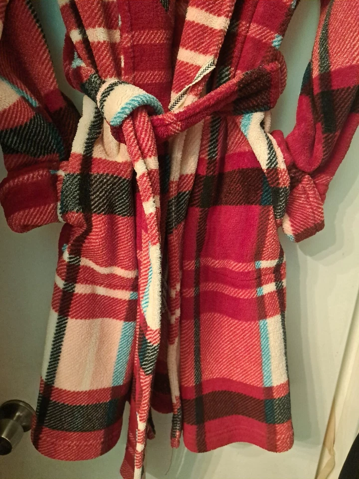 Bata de felpa con cuello chal Lucky Brand para mujer - cuadros rojos - talla pequeña Foto 2 de 4