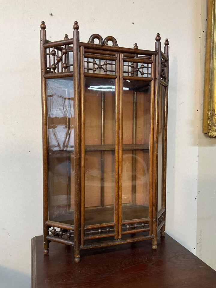 Antiguo gabinete de pared colgante de roble victoriano palo bola curiosidad Eastlake 1890 original Foto 3 de 4