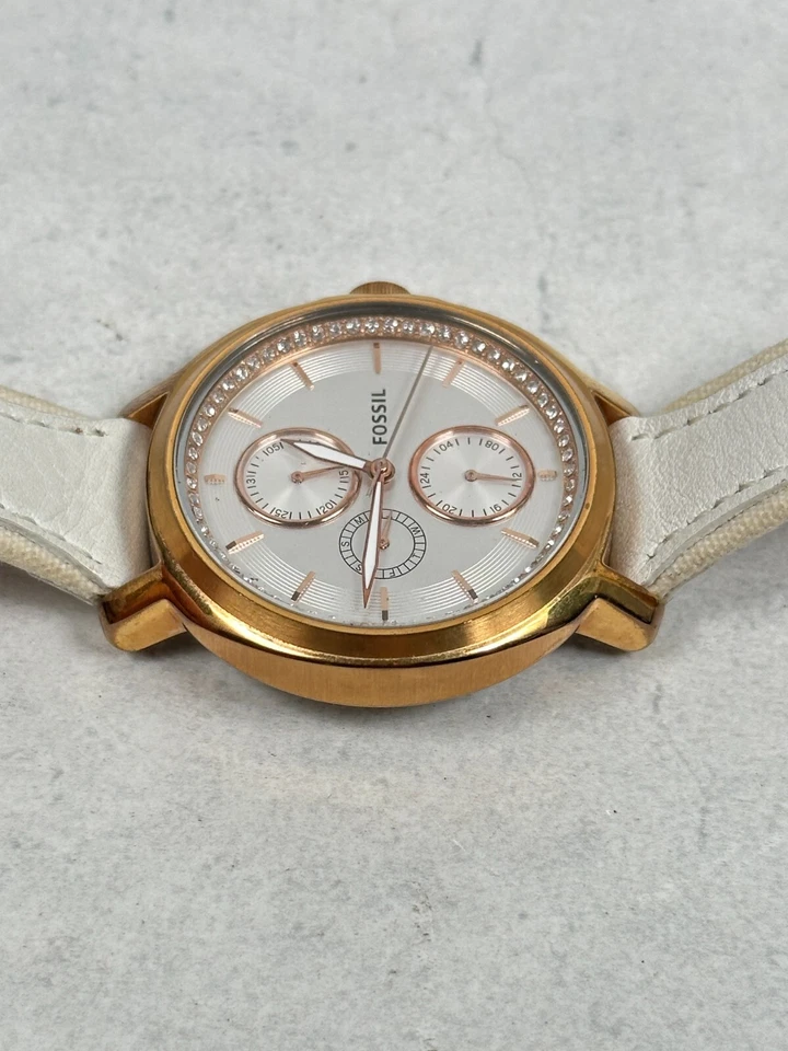 Reloj Fossil Mujer 39mm Día Fecha Chelsey Tono Dorado Banda Blanca Batería Nueva Foto 2 de 4