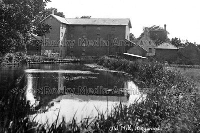 Obn-87 The Old Mill, Ringwood, Hampshire. Foto