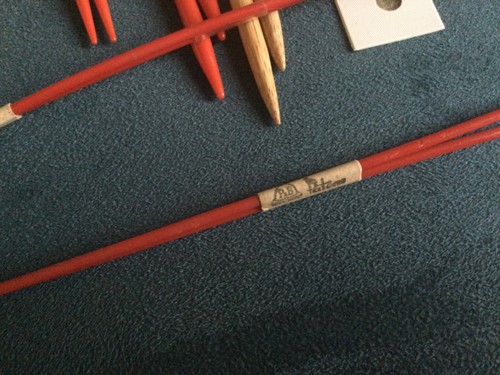 26 pairs vintage knitting needles - multicoloured retro plastic - Picture 3 of 7