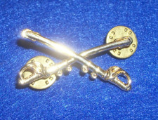 U.S. Army Gold Cavalry Crossed Sabers, Military Hat Lapel Pin.