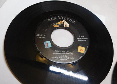 EDDIE FISHER DUNGAREE DOLL / EVERYBODY'S GOT A HOME BUT ME 45 RPM RECORD 048
