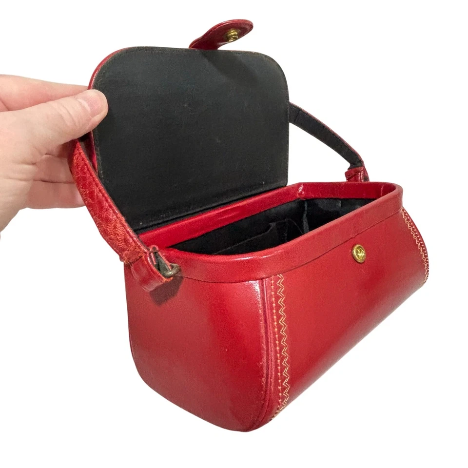 Bolso de hombro vintage de cuero rojo con asa corta estilo único de mediados de siglo Foto 4 de 4