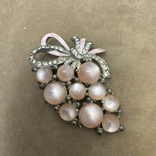 Coro 1940’s Rare Pink Faux Moonstone Large Fur Clip Grape Cluster Gene Verrecchi