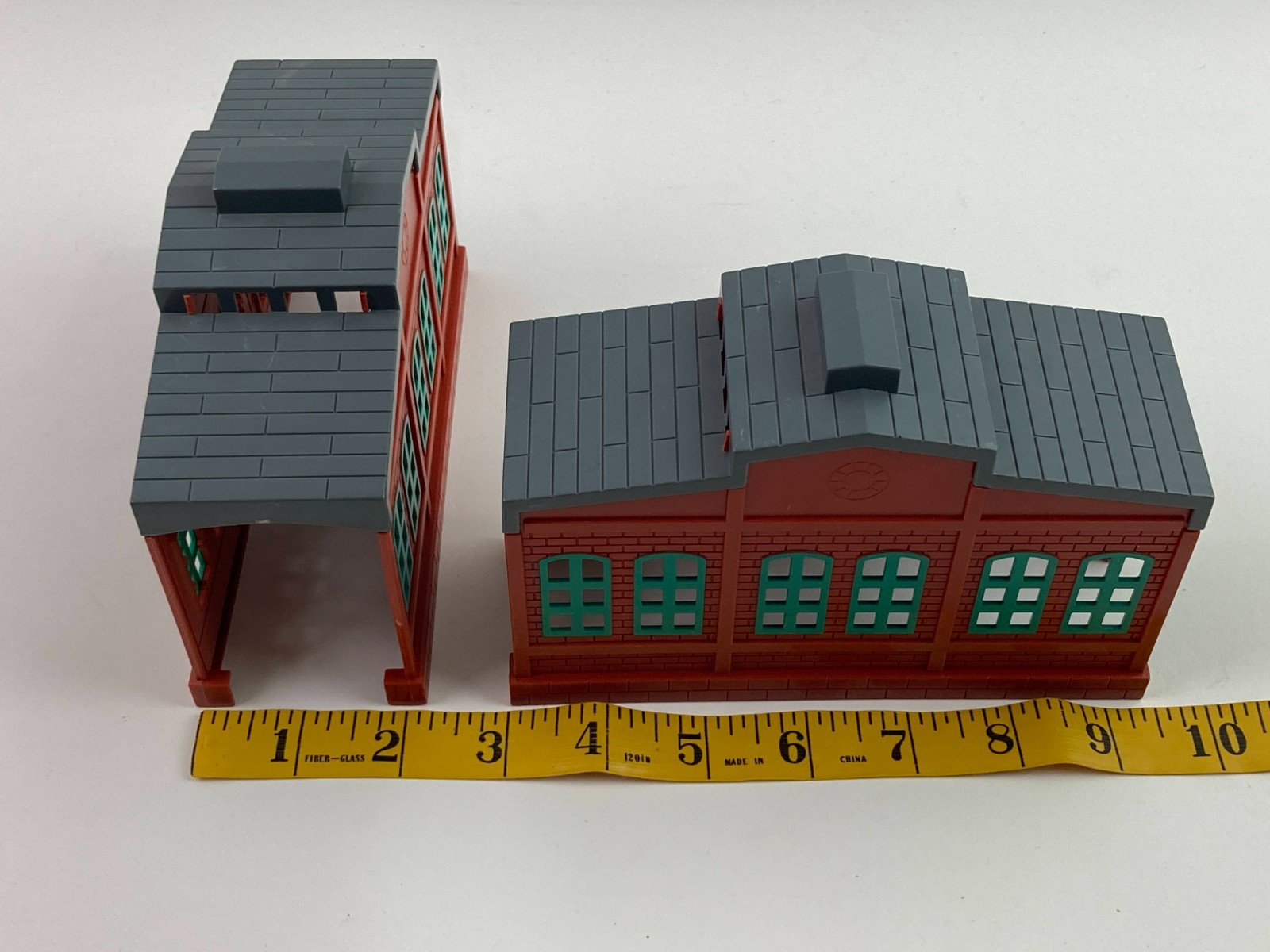 Set of 2 Engine Shed Station Tunnels Thomas & Friends TOMY Trackmaster 2004