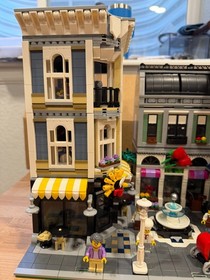 LEGO CREATOR: Assembly Square (10255) - USED 99% complete
