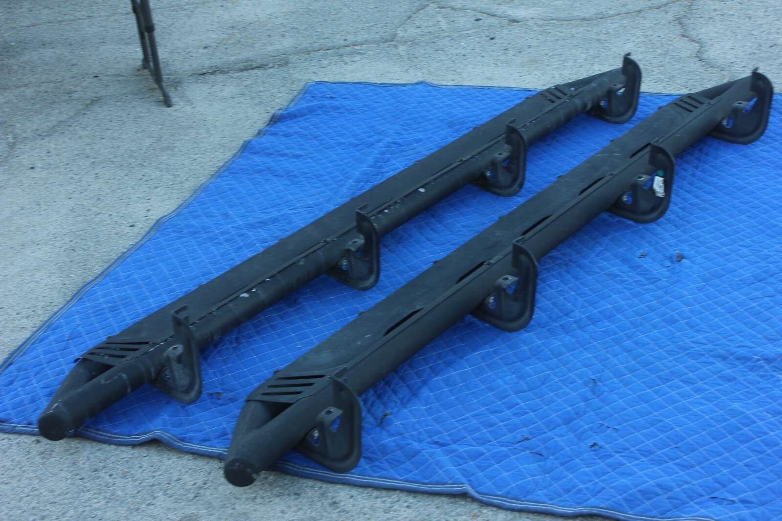 19-24 SILVERADO SIERRA SPORT MOLDED GROOVES RUNNING BOARD ASSEMBLY  