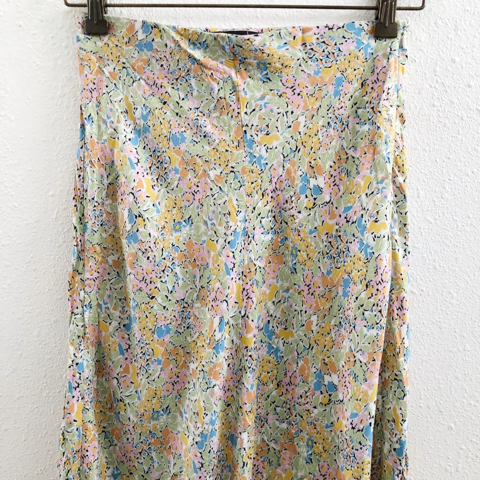 Falda midi con estampado animal talla pequeña de ZARA Foto 4 de 4