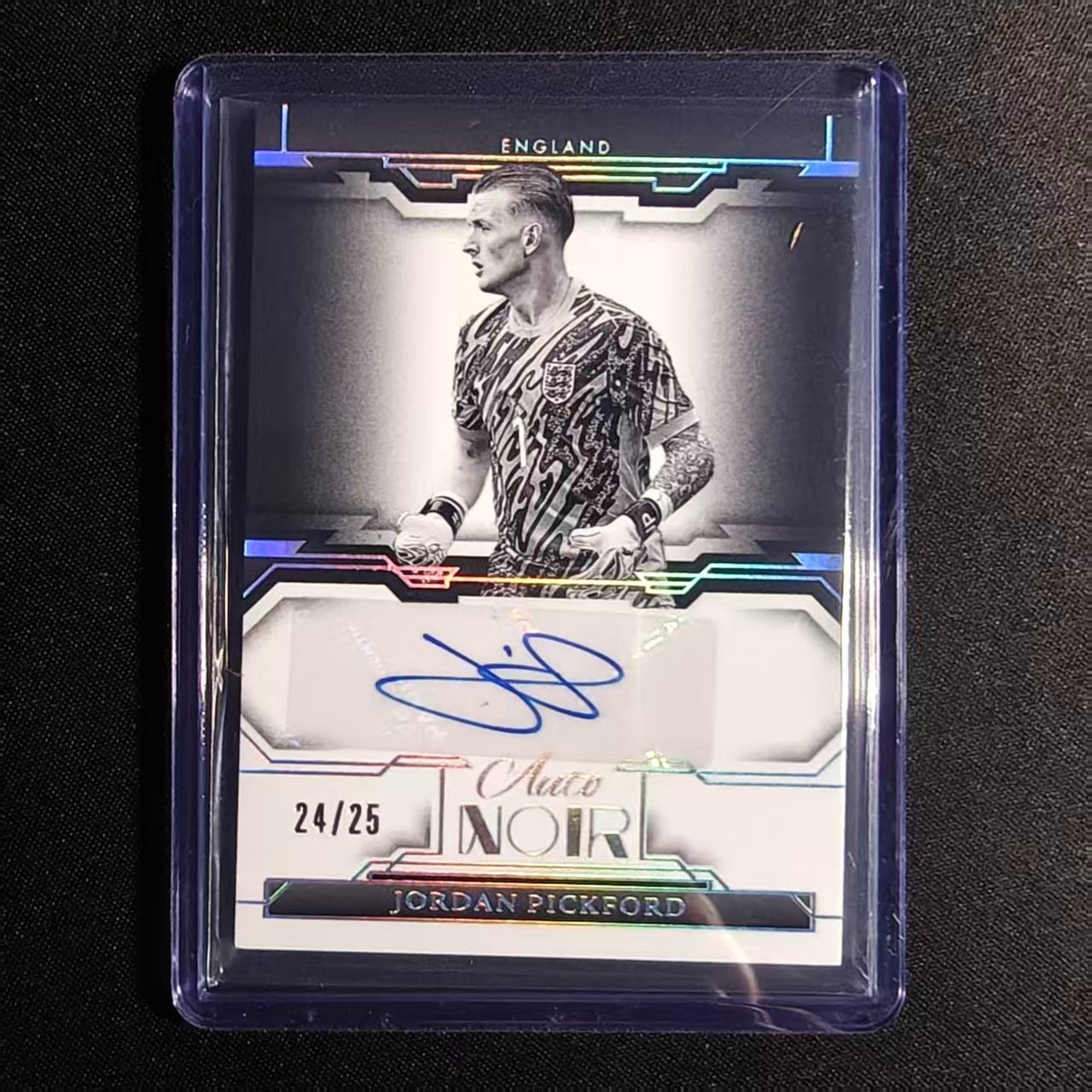 👀EQ 2024-25 PANINI NOIR SOCCER AUTO NORI BLACK & WHITE /25 JORDAN PICKFORD