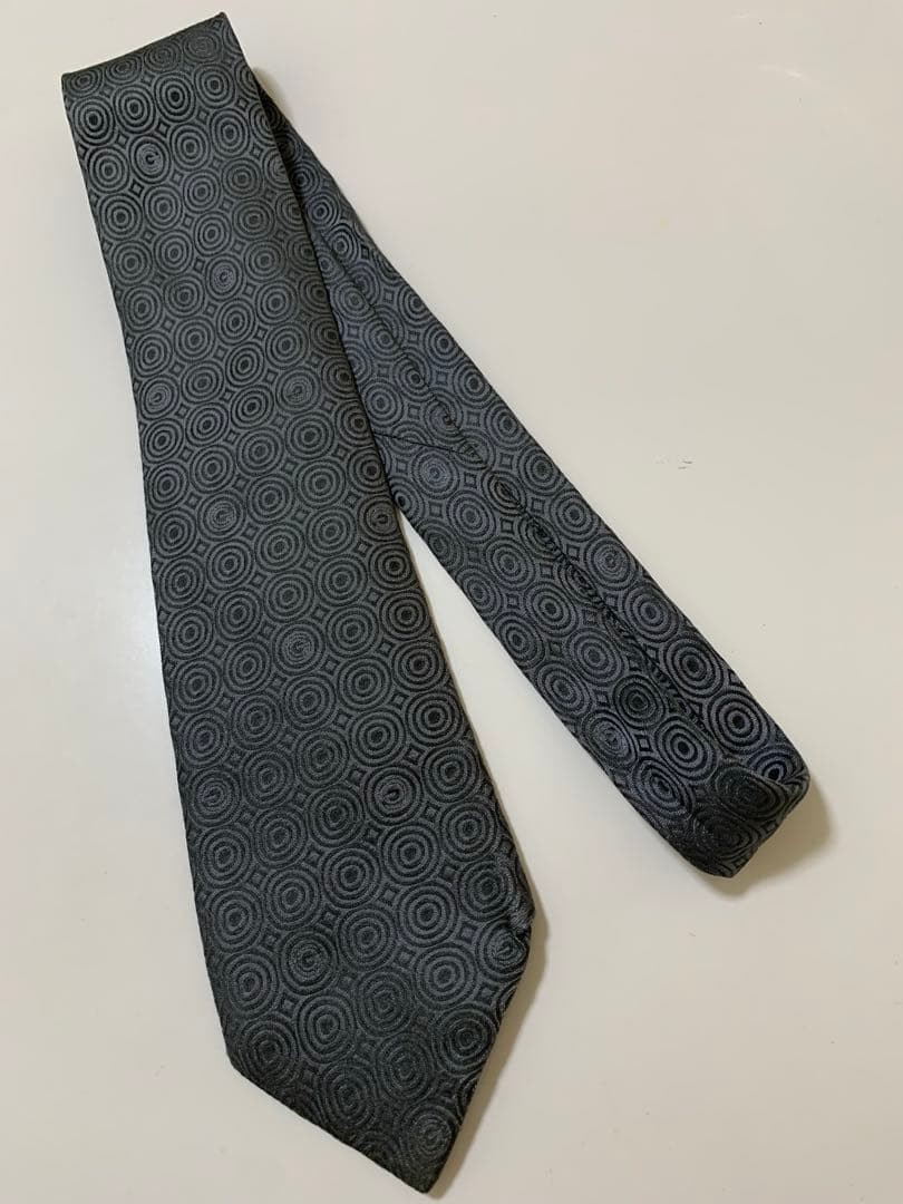GUCCI Gray Circular Pattern Tie - image 10