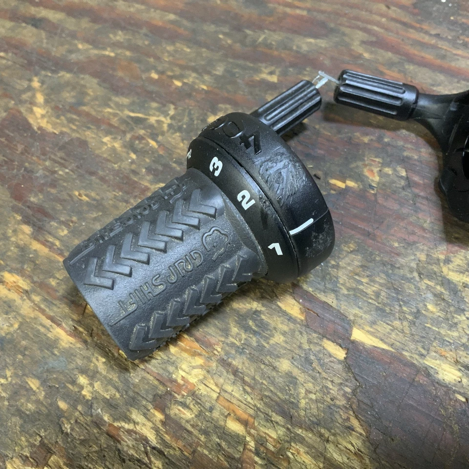 Palanca de cambios de agarre SRAM SRT 400 3x7 con empuñaduras ¡forma decente! Foto 3 de 4