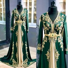 Vintage Medieval Green Evening Dresses Long Sleeves Gold Appliques Prom Gowns