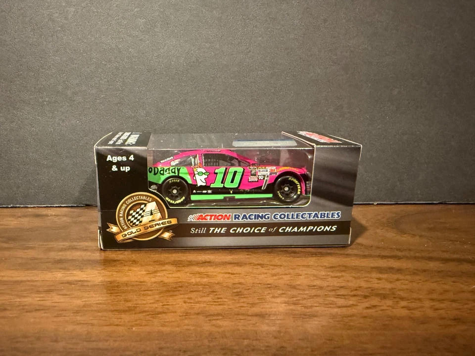 Danica Patrick 2015 No10 GoDaddy розовый SS Stewart-Haas 1/64 NASCAR CUP - Изображение 3 из 4