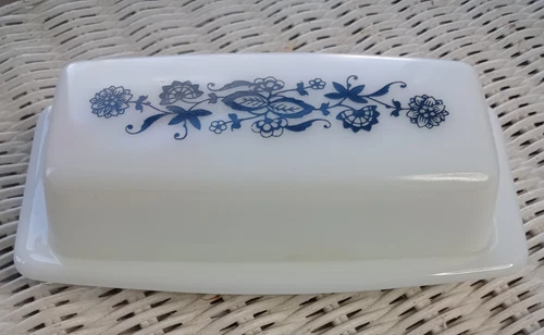 Vintage Pyrex Old Town Blue Butter Dish with Lid Onion Pattern Milk Glass EUC!