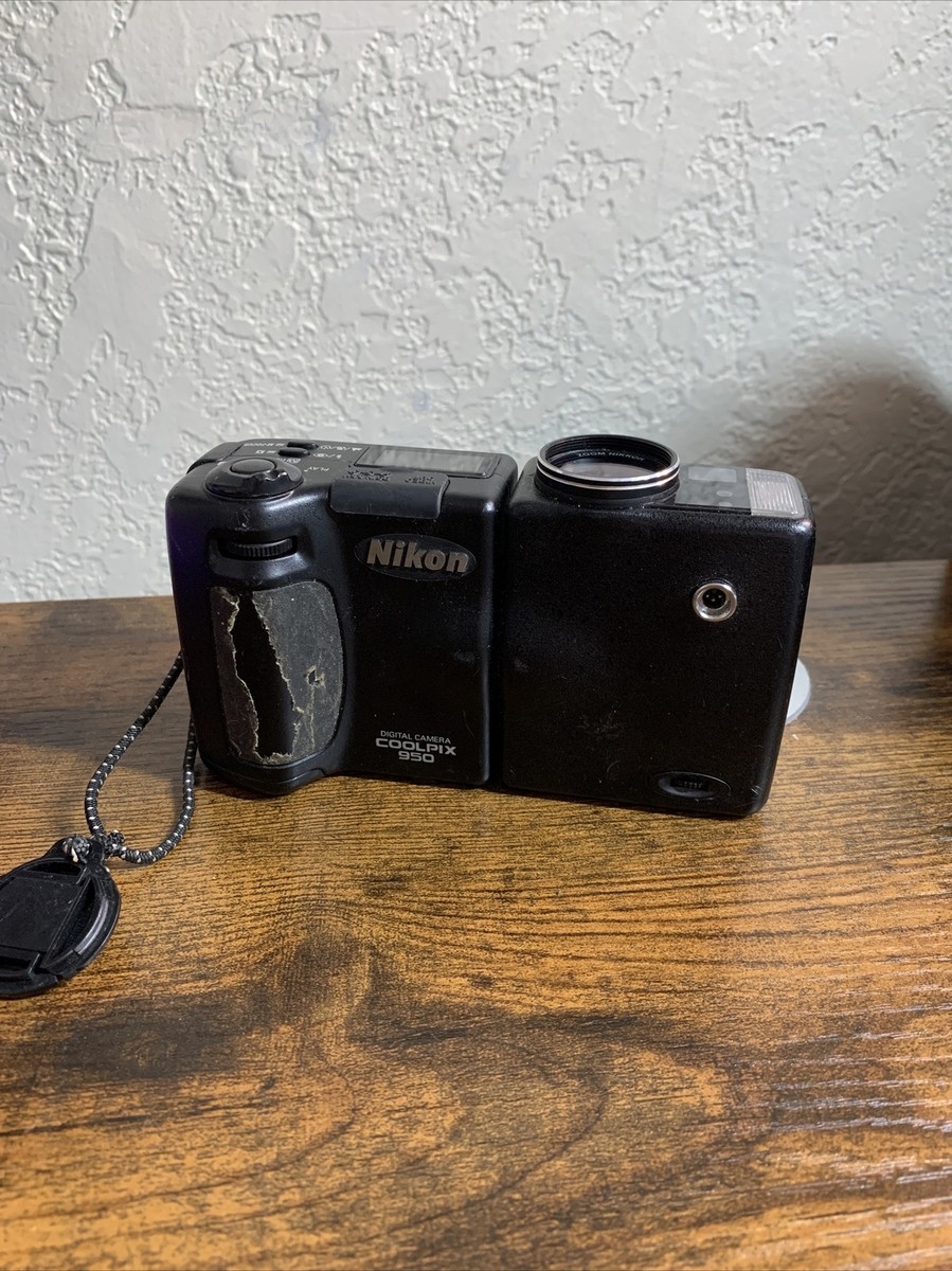 Nikon COOLPIX 950 2.0MP LCD Digital Camera Black 3x Optical Zoom
