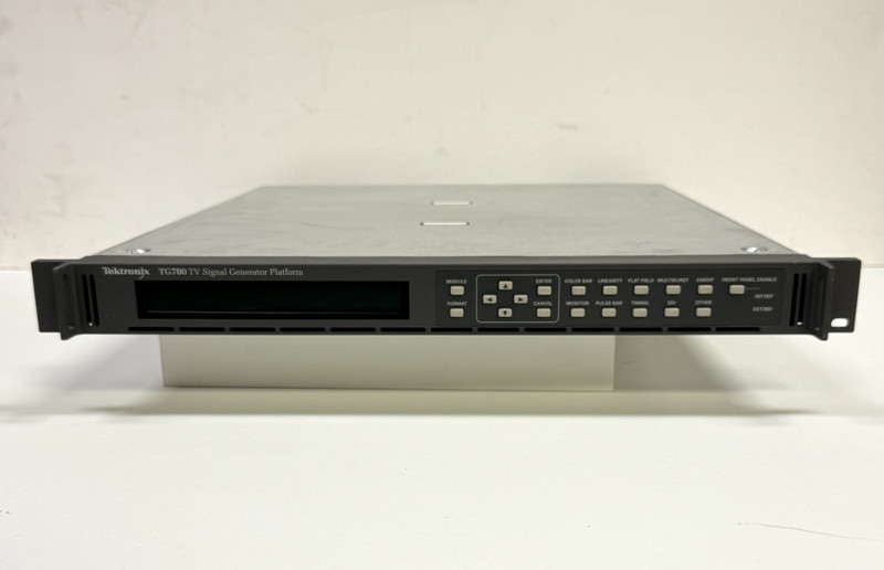 TEKTRONIX TG700 TV VIDEO SIGNAL GENERATOR PLATFORM AND TRI LEVEL SYNC GENERATOR